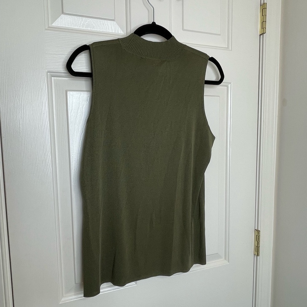 Exclusively Misook Sleeveless Knit Shell Top Olive Green Size M Mock Neck - Picture 3 of 7
